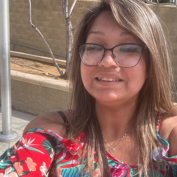 Meet your Posher, Michelle - Picture 2 of 7